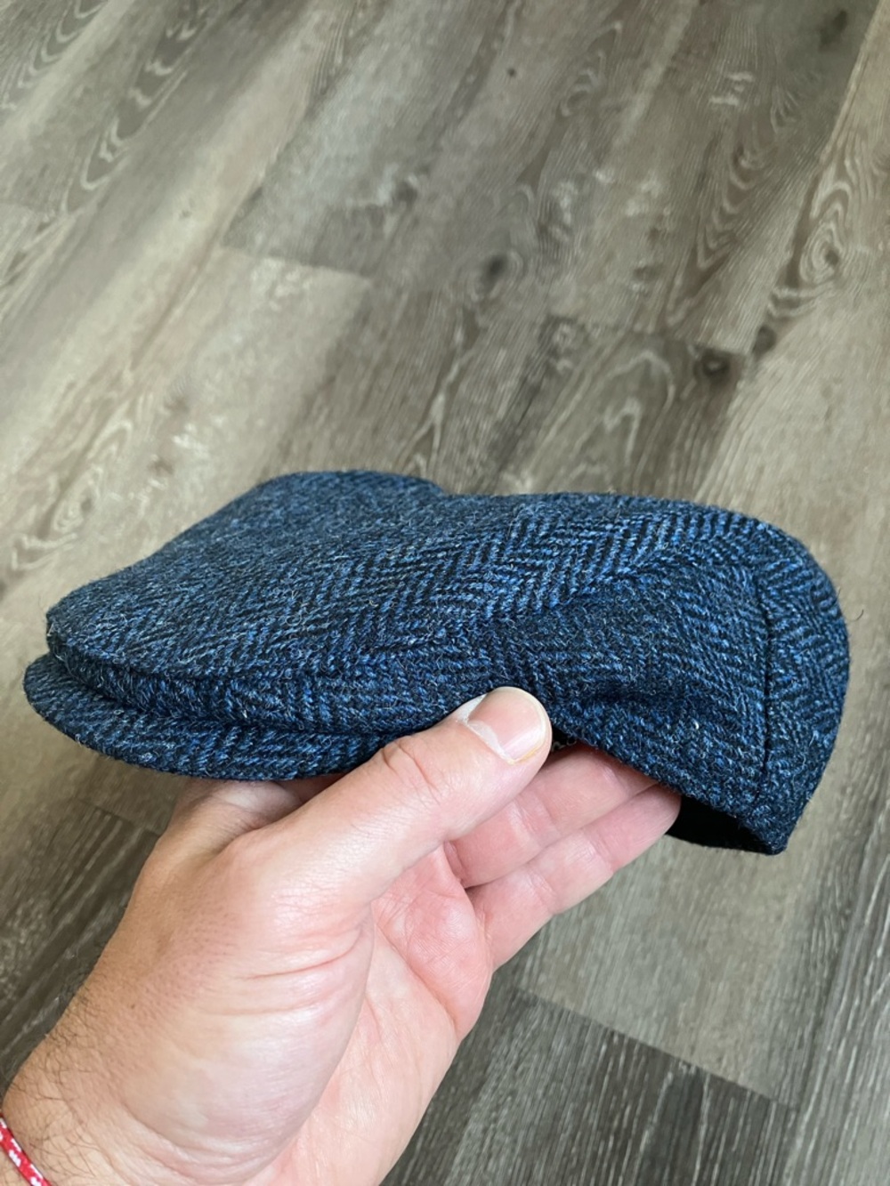 Borges & Scott flat cap is handcrafted from authentic Harris Tweed wool.
